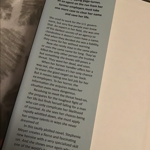 🌟🌟🌟The Chemist by Stephenie Meyer - Picture 4 of 5